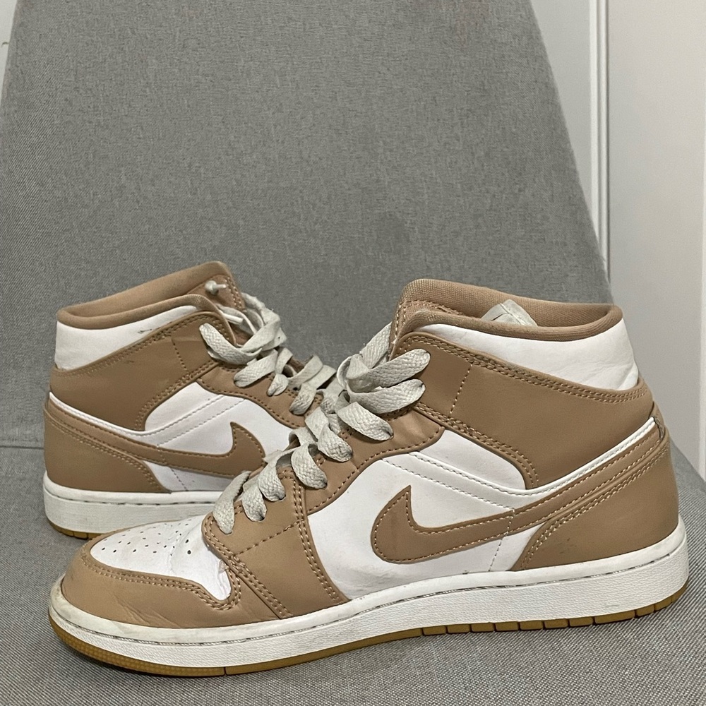 Bubble gum tan Jordan’s 🤎🤍